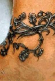 Mashkull tatuazh me lule të zeza dhe të bardha me hardhi model