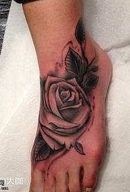 Wzór tatuażu róża stóp