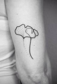 Κορίτσι βραχίονα σε μαύρο γραμμή δημιουργική λογοτεχνική εικόνα τατουάζ φύλλα ginkgo
