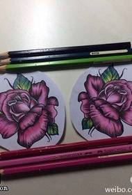 Fargeskole rose tatoveringsmanuskriptmønster