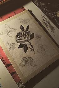 Rukopis ruže tetovanie vzor