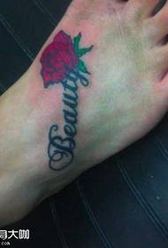 Padrão de tatuagem de pés rosa
