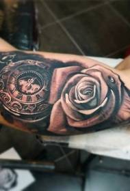 आर्म ब्राउन घड़ी काले गुलाब टैटू डिजाइन