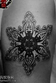 Modello di tatuaggio fiore braccio totem