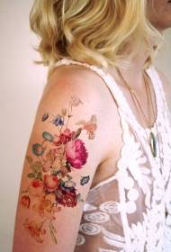 Brazo patrón realista de tatuaxe de flores realista