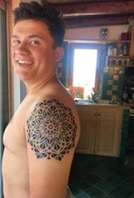 Zēnu ieroču apgleznotas ģeometriskas vienkāršas līnijas ziedu tetovējuma attēli