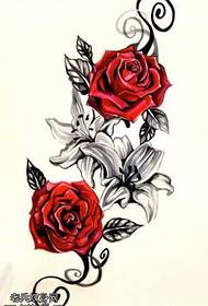Manuscrittu mudellu di tatuaggi di fiori