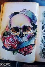 Kleurryke tatoeëringpatroon vir roosblomme