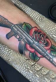 Pistolas, rosas, tatuajes, pistolas, rosas, tatuajes, pasión y encanto.