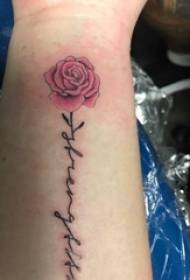 Immagine inglese del tatuaggio del corpo delicato del fiore del bello fiore dipinto schizzo dell'acquerello del braccio