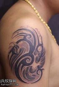 Patrón de tatuaje de tótem de flor de brazo