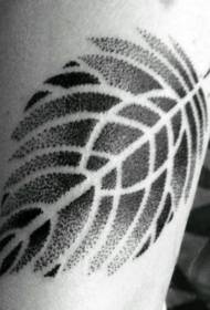 Black and white sting personality leaf tattoo pattern