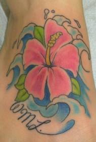Modelet e tatuazheve të luleve me ngjyra të këmbëve të gjinisë femërore