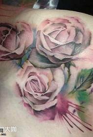 Ang sumbanan sa tattoo sa rosas sa abaga