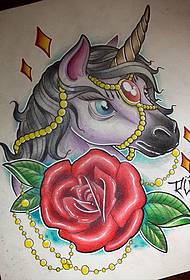 Manoscritto tatuaggio rosa unicorno scolastico