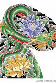 Mtundu wakale wachikhalidwe chachi Japan chotengera theka la chinjoka amasewera mtundu wa tattoo