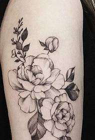 Un conjunto de elegantes diseños de tatuajes florales