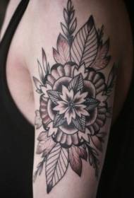 Flor de mandala en forma de estrela de brazo con patrón de tatuaxe de follas