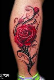 Uzorak tetovaže ruža nogu