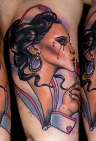 女性手臂彩色护士纹身图案