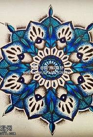 Klasikong tradisyonal na pattern ng tattoo ng banilya