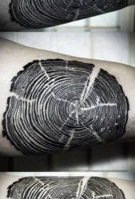 Wzór tatuażu na roczne obrączki z czarnego drzewa