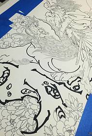 Tang λιοντάρι λουλούδι παραδοσιακό σχέδιο τατουάζ μοτίβο