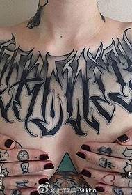 Bröstet klassiskt blommig tatuering mönster på bröstet