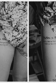 Vackra lilla brev tatuering mönster för flickor ben
