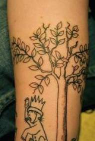 手臂简约草图树与有趣的国王纹身