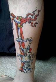 Wzór tatuażu na kratkę w kolorze nóg