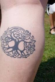Калф черен малък кръг дърво модел татуировка