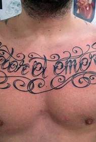 Hrudník módny pekný anglický tetovací vzor