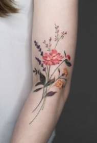 Friss és elegáns készlet kis virágokból és friss tetoválásokból