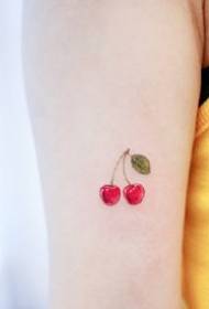Conjunt fresc molt reduït de petites fotografies de tatuatges de fruites