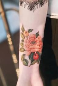 Rode bloem-tatoeage: een mooie set rode pioen en andere bloementattoo-patronen