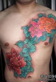 Ang dughan sa tawo nga matahum nga peony bulak nga tattoo nga parisan sa bulak