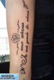 Cvjetna linija cvijeta, uzorak engleskog tetovaža