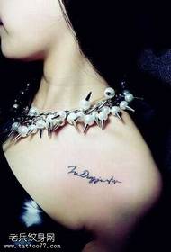 ຮູບແບບ tattoo Clavicle ອັງກິດ