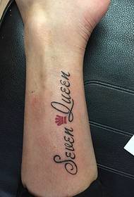 Två personliga engelska tatueringar