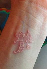 Malo svježeg uzorka tetovaže slova koje djevojke vole