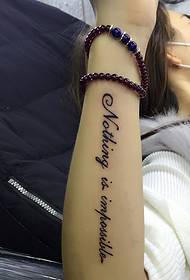 Zam tus ntxhais caj npab me me tshiab lus Askiv tattoo qauv