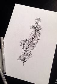Pequeño manuscrito de patrón de tatuaje floral de plumas hermosas pequeñas