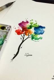 Evropské a americké úvodní inkoust barevné rukopis vzor tetování krásný strom