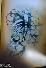 ziedu tetovējuma raksts