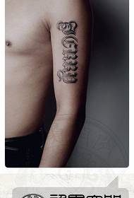 Bras classique populaire un motif de tatouage gothique