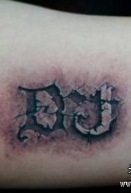 Braccio tatuato con rilievo stampato ed effetto suolo