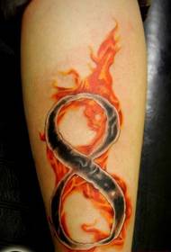 Patró de tatuatge de flama digital amb aspecte agradable a les cames