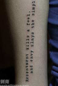 Padrão de tatuagem simples carta clássica de braço