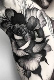 Ултра-црна незгодна цветна шема на тетоважи работи 9